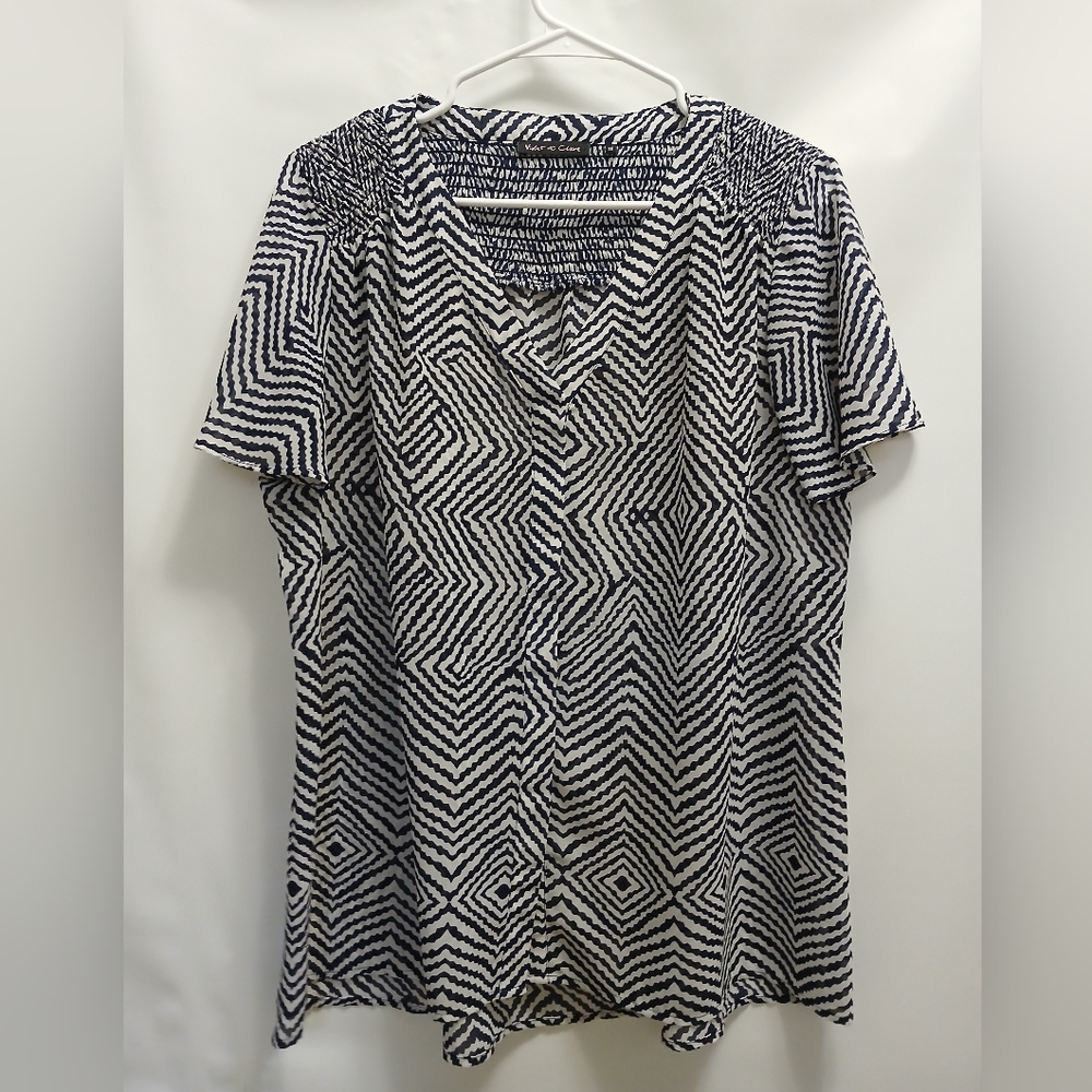 Violet & Claire Womens Smocked Top 1X Black/White Diamond Pattern